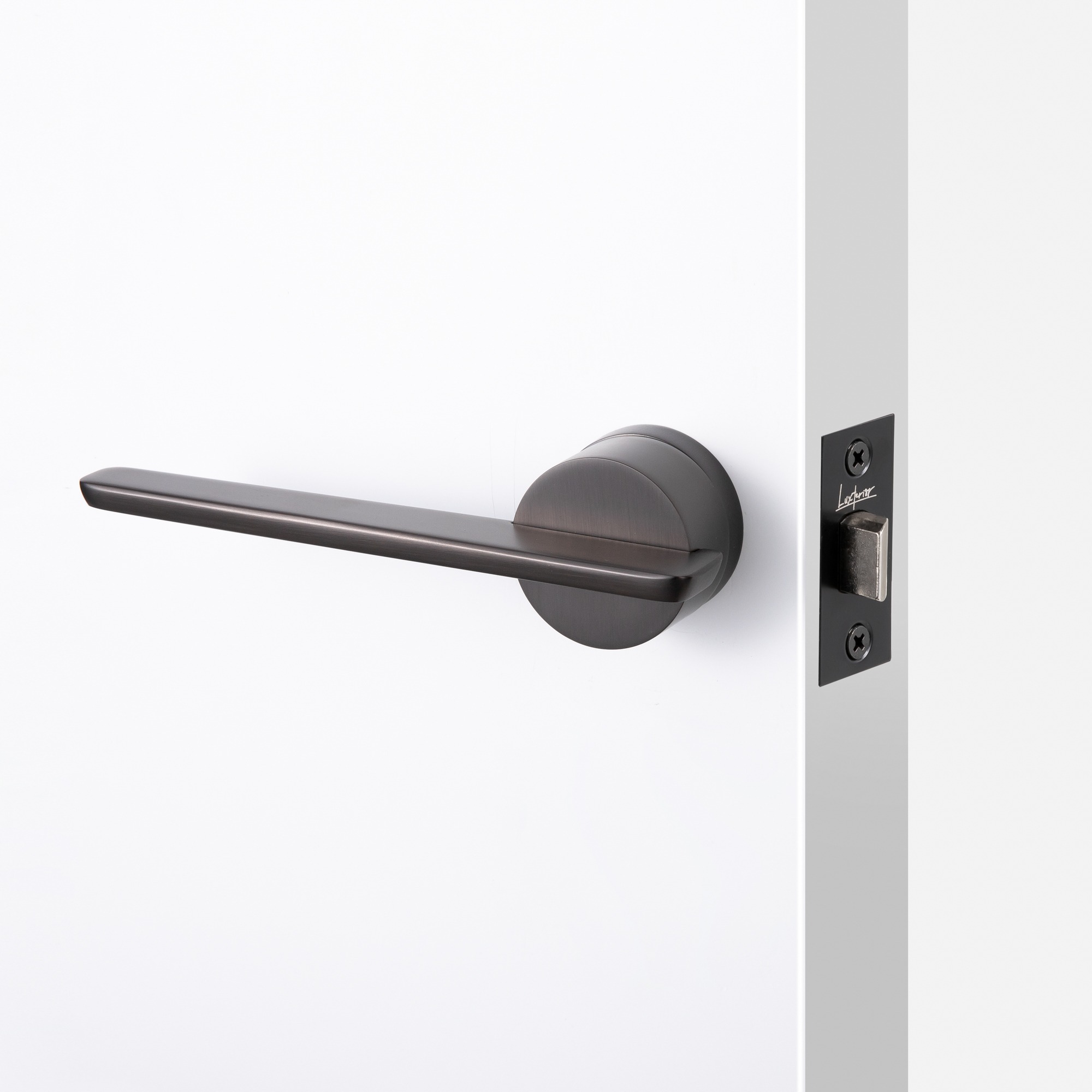 https://luxterior.com.au/wp-content/uploads/2023/01/Bold-door-handle-set-Passage-Gunmetal.jpg